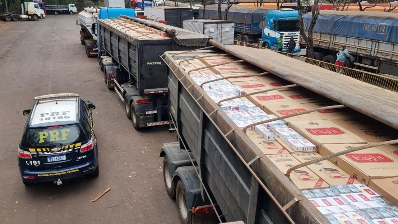 PRF apreende 600 mil maços de cigarros na BR-163, em Marechal Cândido Rondon