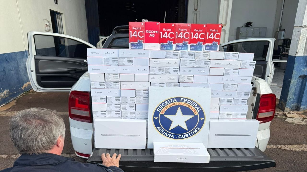 Receita Federal apreende mais de 250 smartphones irregulares em ação conjunta em Cascavel