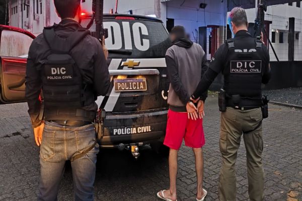 Imagem referente a notícia: Operação Migrantes desarticula quadrilha especializada em furtos de caminhonetes no oeste do Paraná