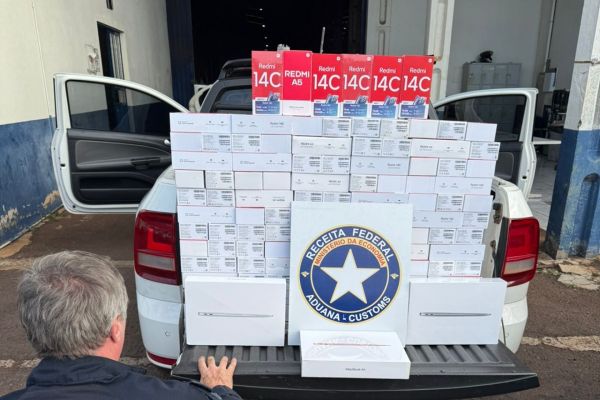 Receita Federal apreende mais de 250 smartphones irregulares em ação conjunta em Cascavel