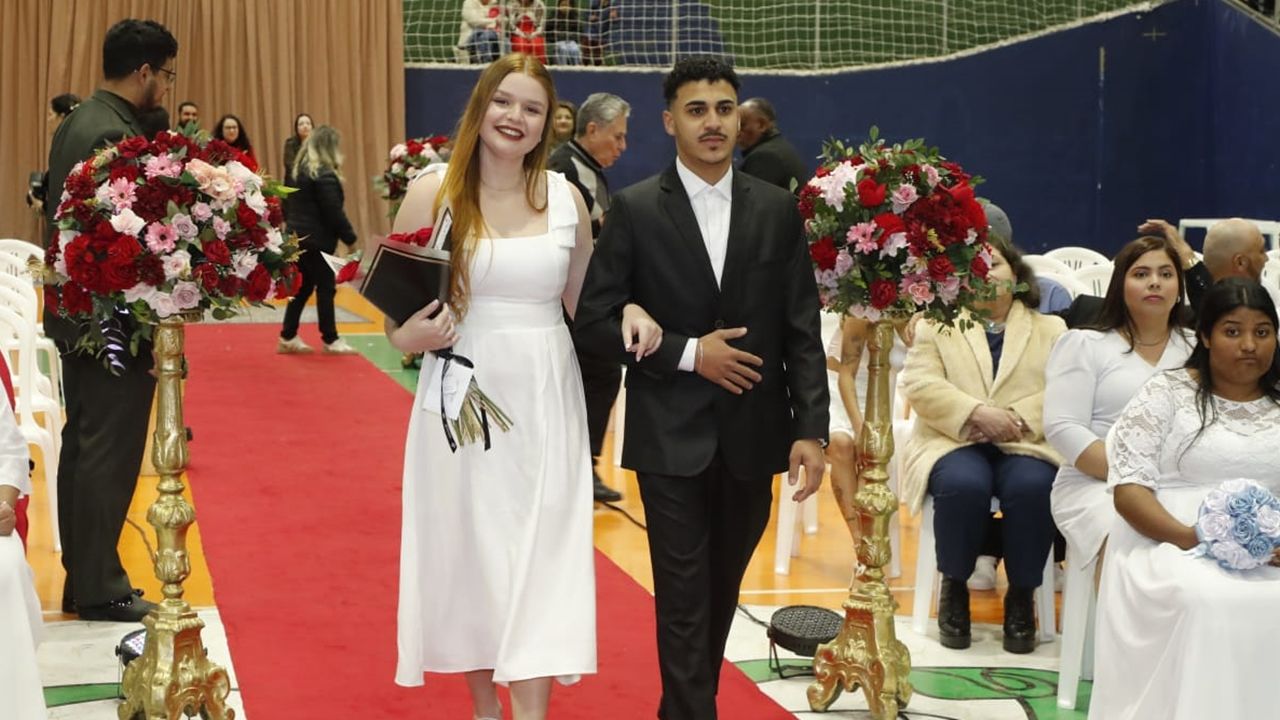Casamento Coletivo reúne 127 casais em cerimônia que celebra união, esperança e cidadania
