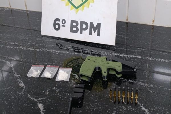 Imagem referente a notícia: Homem é preso por posse e disparo de arma de fogo e uso de drogas em Cascavel