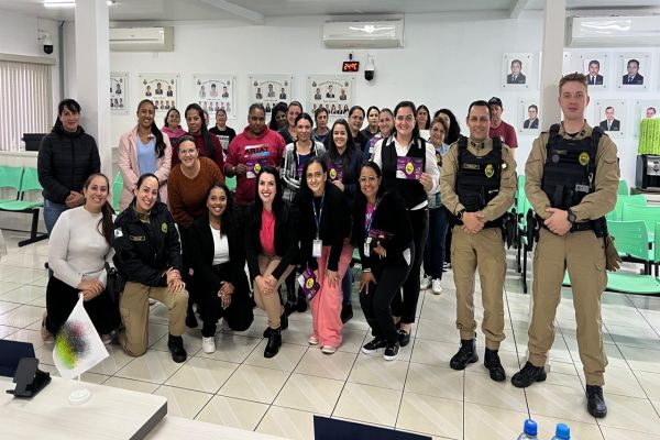 Imagem referente a notícia: Anahy participa de ações educativas contra a violência doméstica durante Operação Shamar