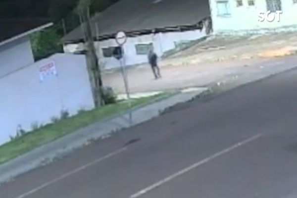 Imagem referente a notícia: Homem é morto com dez facadas e suspeito preso em flagrante na Vila Tolentino em Cascavel