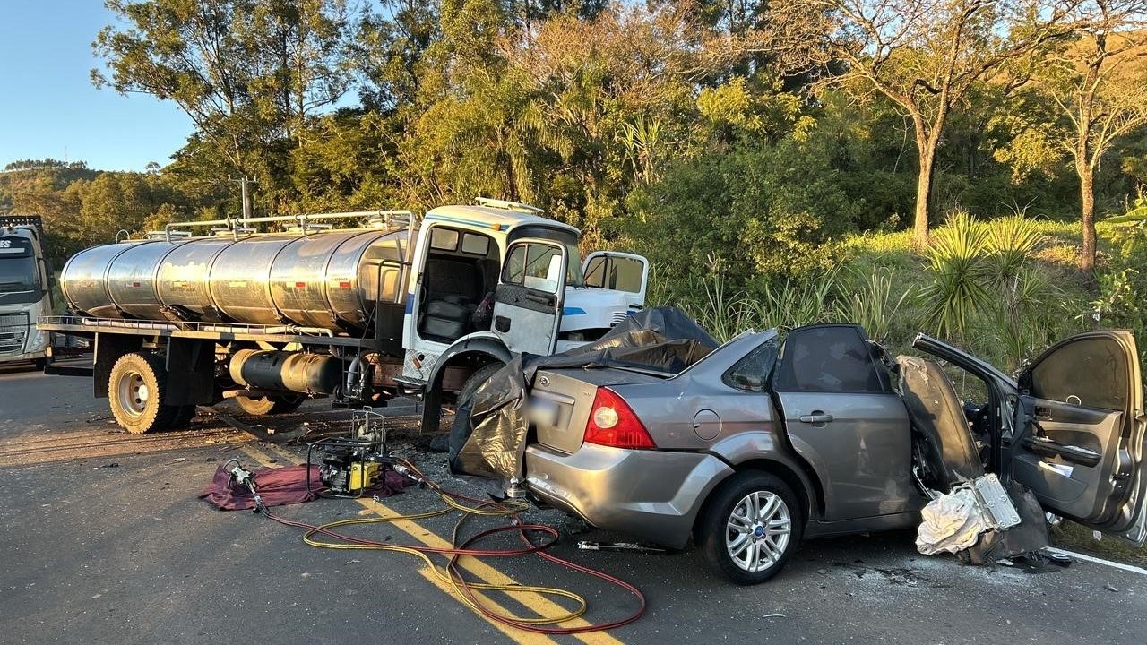 Colisão na PR-487 em Cândido de Abreu deixa um morto e um ferido