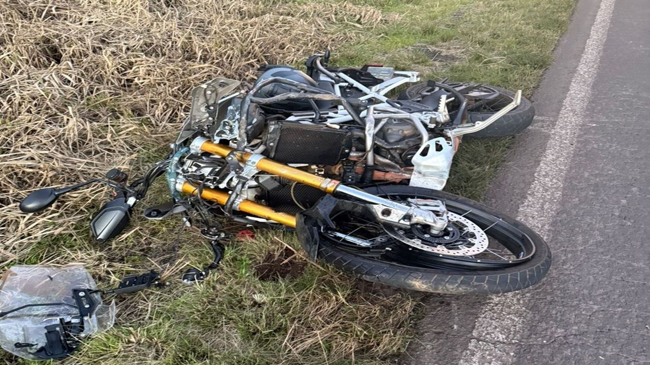 Colisão entre moto e caminhão tira a vida de homem de 35 anos na PR-281 no sudoeste do Paraná