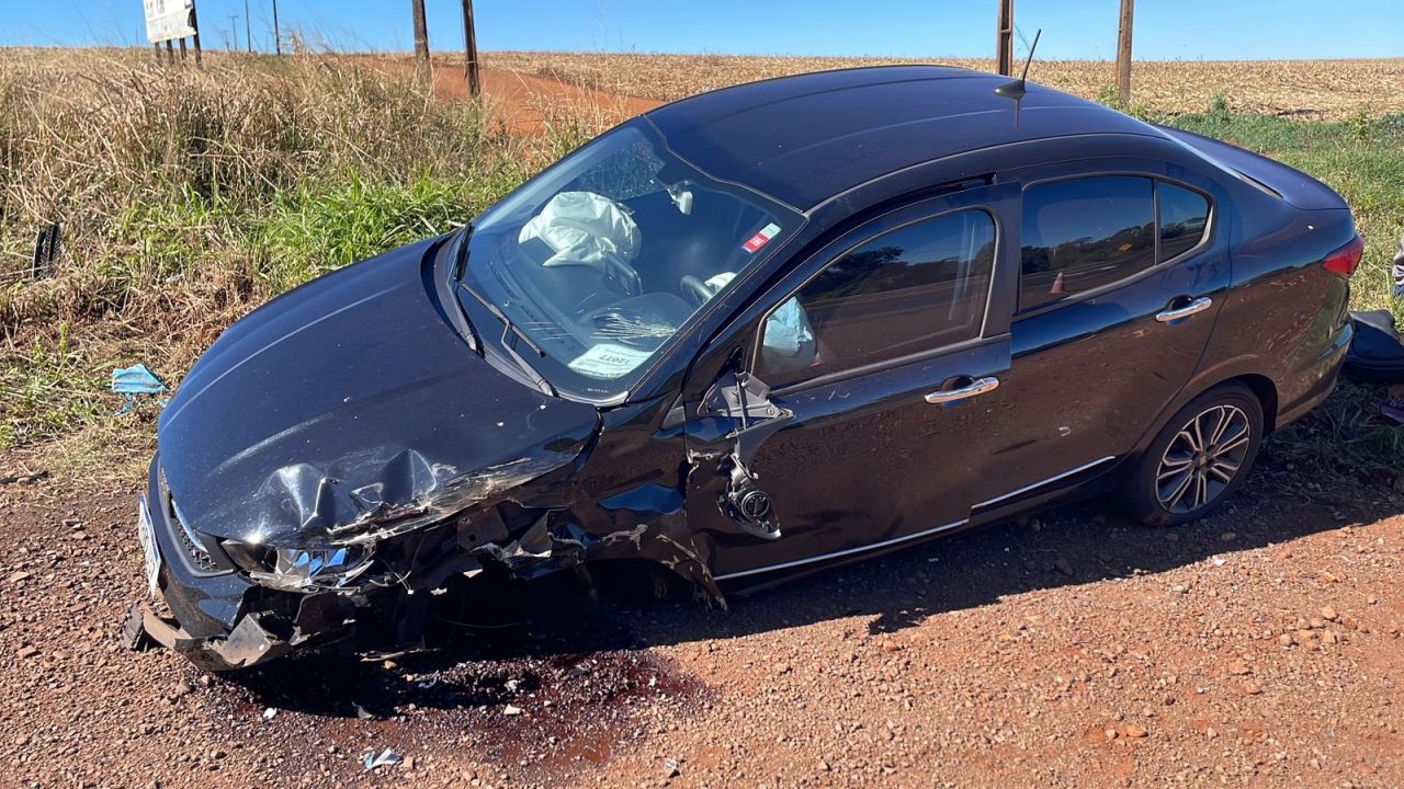 Violenta colisão de trânsito entre L200 e Fiat Cronos é registrada na BR-369 em Cascavel