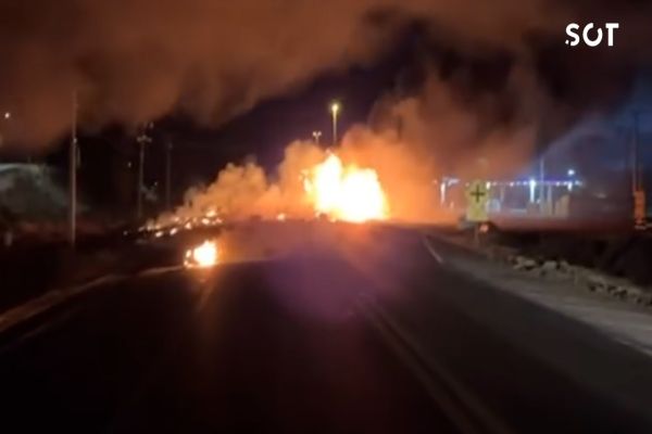 Imagem referente a notícia: Veículos pegam fogo após colisão e interditada BR-277 nos dois sentidos em Campo Bonito