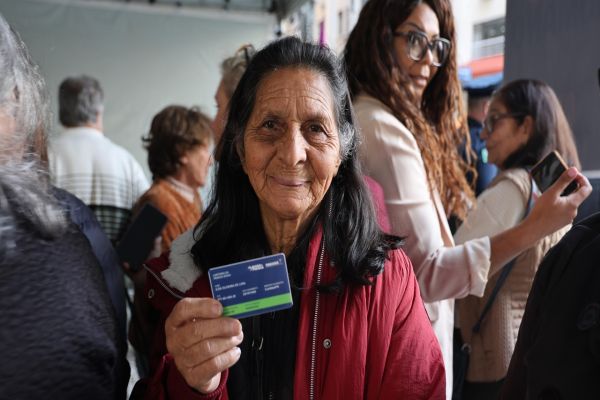 Imagem referente a notícia: Mais de 14 mil pessoas idosas já emitiram carteira para viajar sem custo nos ônibus entre cidades