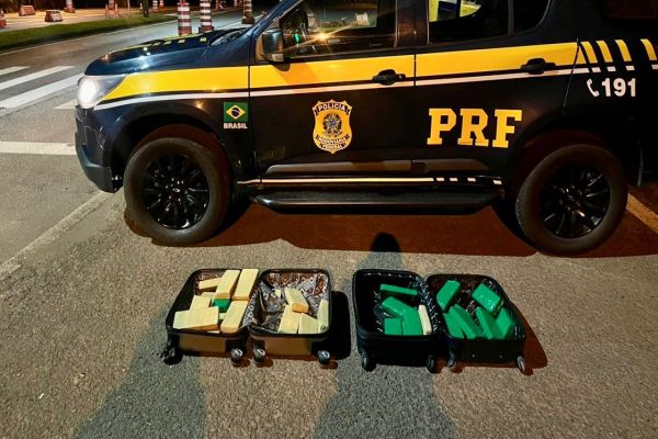 PRF apreende 25 quilos de maconha em ônibus na BR-277, em Guarapuava