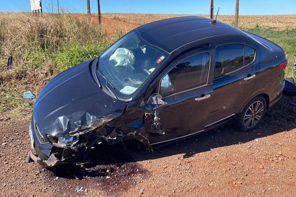 Imagem referente a notícia: Violenta colisão de trânsito entre L200 e Fiat Cronos é registrada na BR-369 em Cascavel