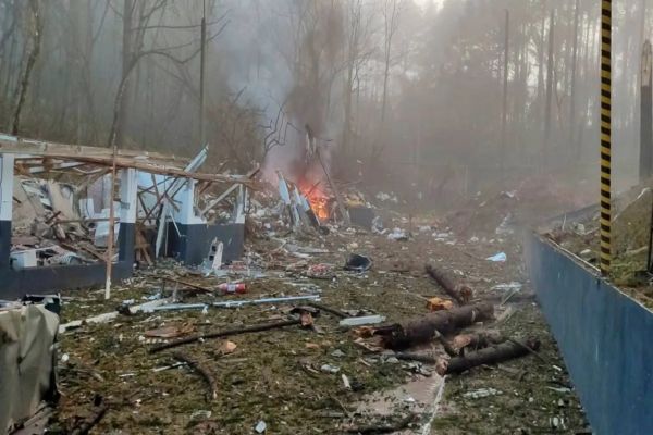 Imagem referente a notícia: Explosão em fábrica de explosivos assusta moradores e deixa desaparecidos na Grande Curitiba