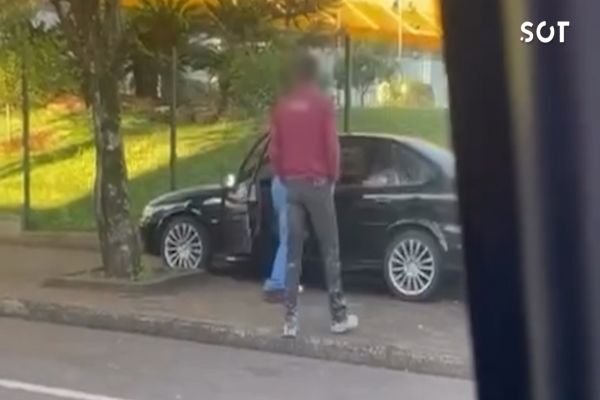 Imagem referente a notícia: "Você não é muito macho": Motoristas trocam agressões em plena rua após batida no São Cristóvão em Cascavel