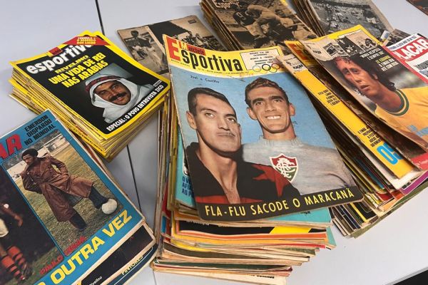 Imagem referente a notícia: Museu da Imagem e Som Xico Tebaldi recebe 234 edições de revistas esportivas históricas