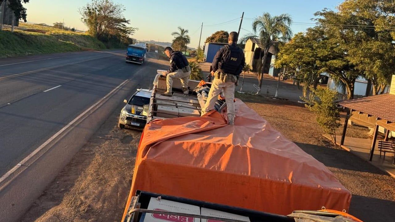 PRF apreende 600 mil maços de cigarros na BR-163, em Mercedes