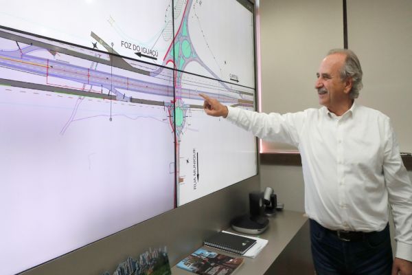 Imagem referente a notícia: Renato Silva assume obra da trincheira do Bairro Cascavel Velho e promete fim de espera histórica