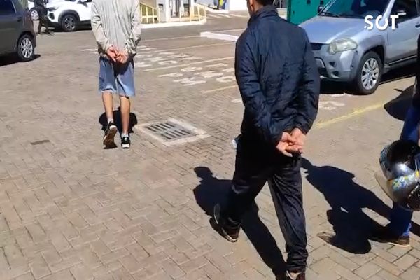 Imagem referente a notícia: Polícia Civil desmantela ponto de venda de drogas no centro de Cascavel