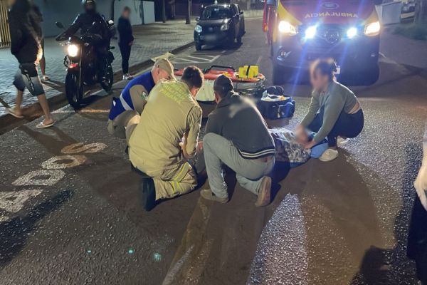 Jovem fica gravemente ferida após ser atropelada por automóvel no Bairro Cataratas, em Cascavel