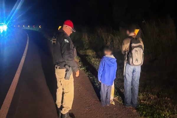 Crianças de 7 e 11 anos são resgatadas caminhando sozinhas na BR-369 em Corbélia, durante a madrugada gelada