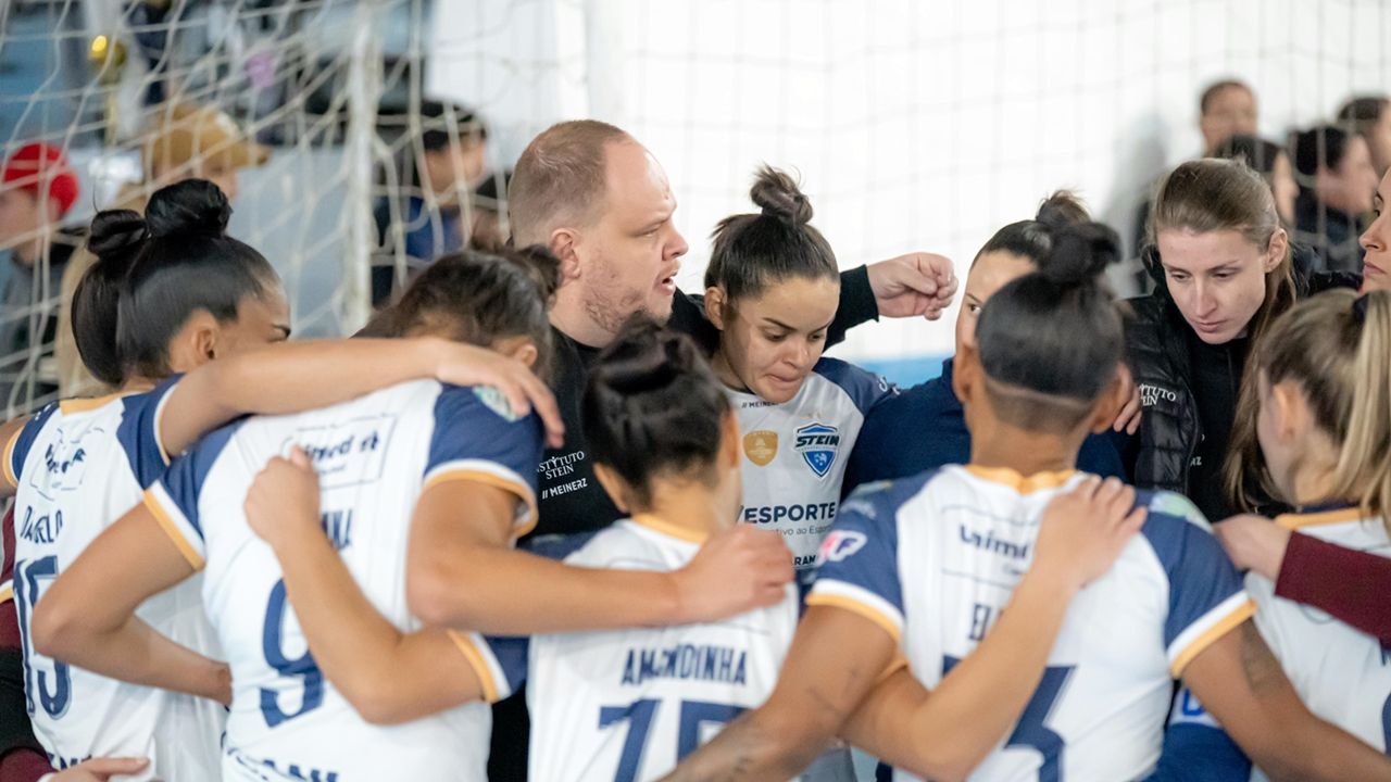 Invicto: Stein Cascavel Futsal goleia por  6 a 1 o Colombo e domina a Série Ouro