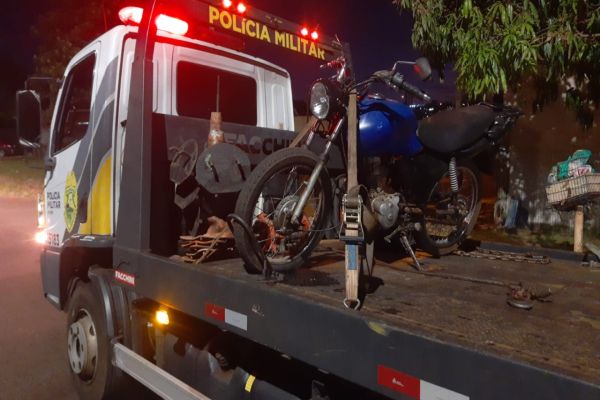 Imagem referente a notícia: PM intensifica blitz e prende condutor por moto adulterada em operação no Norte e Leste de Cascavel