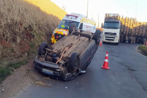 Homem ferido em colisão traseira na BR-376 em Ponta Grossa