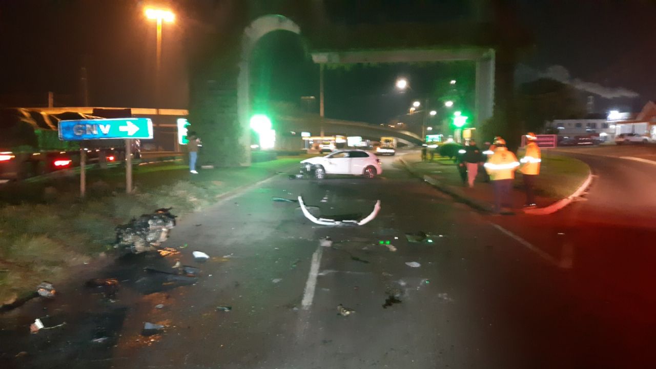 Colisão frontal deixa motorista gravemente ferido na BR-376 em Ponta Grossa