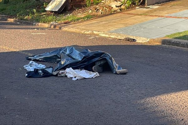 Ciclista morre após atropelar gato e cair no asfalto, no Bairro Santa Felicidade em Cascavel