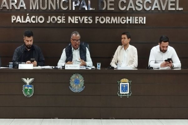 Comissão de Obras define com Prefeitura ajustes no projeto da taxa de iluminação
