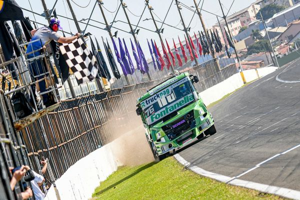 Imagem referente a notícia: Rafael Fleck vence em Londrina e  assume a liderança da Fórmula Truck