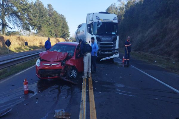 Homem sofre grave acidente ao invadir pista contrária  na BR-376 em Tibagi