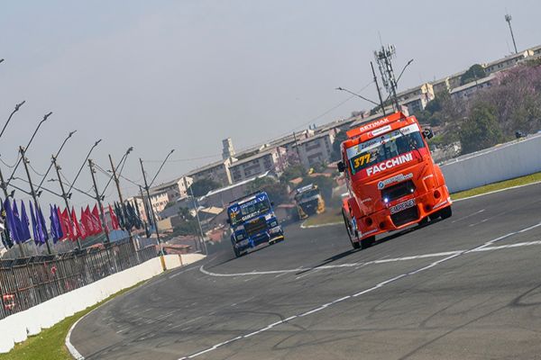 Duda Conci conquista a vitória na categoria F-Truck em Londrina