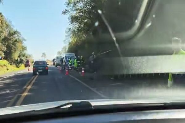 Colisão entre carro e carreta deixa motorista morto na BR-277 em Guaraniaçu