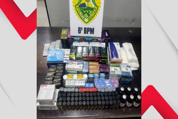 Imagem referente a notícia: Pelotão de Choque intercepta ônibus e encontra drogas, anabolizantes e medicamentos falsificados em Cascavel