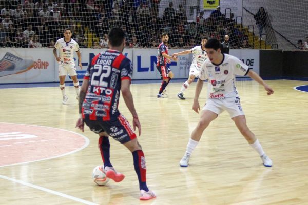Cascavel Futsal goleia o Joaçaba em 5 a 1 e volta a vencer na Liga Nacional