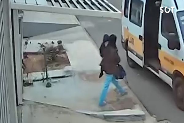 Criança de 4 anos é achada sozinha em rua de Castro após motorista esquecer de deixá-la na escola