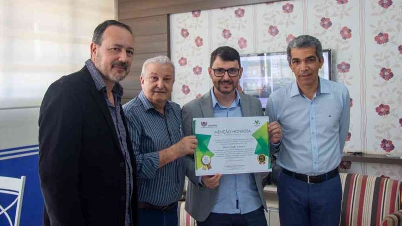 Dilvo Grolli é homenageado pela Unioeste