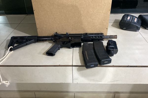Imagem referente a notícia: PRF apreende 236 kg de maconha e fuzil durante fiscalização em Lindoeste