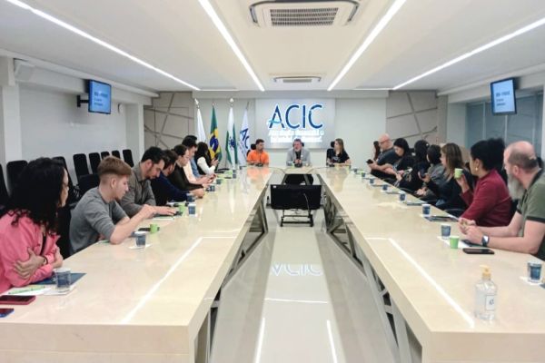Imagem referente a notícia: Comitiva catarinense desembarca no Oeste e descobre segredos do sucesso empresarial de Cascavel