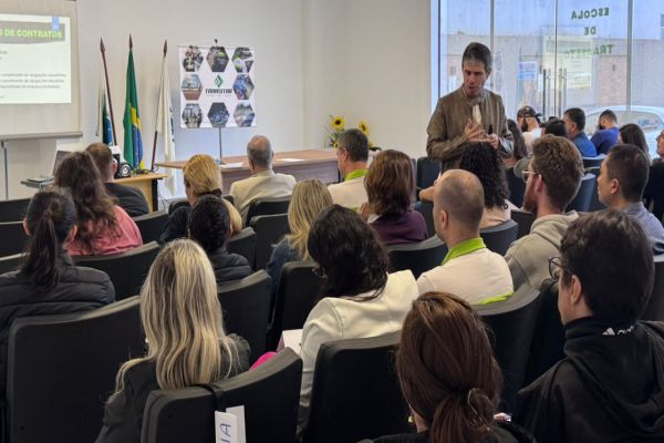 Imagem referente a notícia: Curso capacita servidores em gestão e fiscalização de contratos administrativos