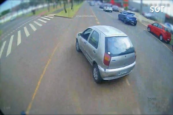 Imagem referente a notícia: Câmera de ônibus flagra conversão à esquerda que deixou mulher em estado grave em Cascavel