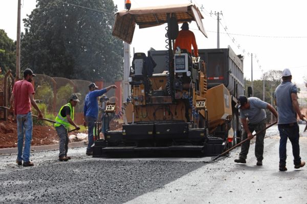 Com maquinário na pista, asfalto do Lago Azul começa a se tornar realidade em Cascavel