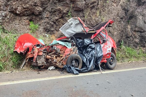 Imagem referente a notícia: Tragédia: Colisão entre Gol e SUV mata motorista e deixa esposa em estado grave na PR-182 no sudoeste do Paraná