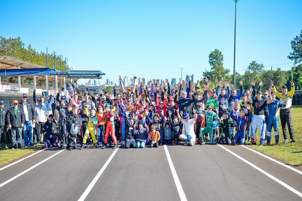Imagem referente a notícia: Cascavel conhece os campeões do Metropolitano de Kart/2025