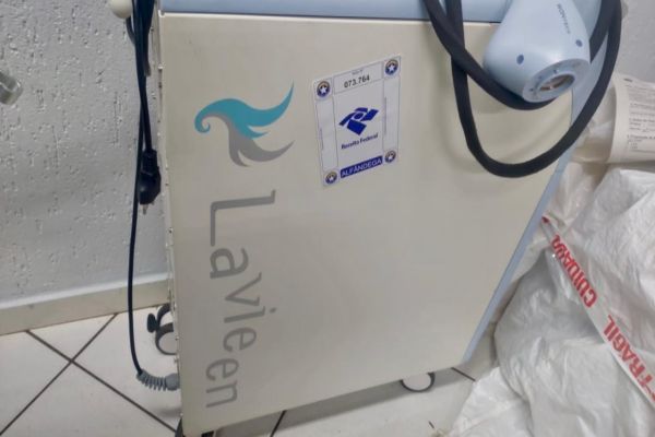 Imagem referente a notícia: Receita Federal apreende equipamento dermatológico avaliado em mais de R$250 mil no Paraná