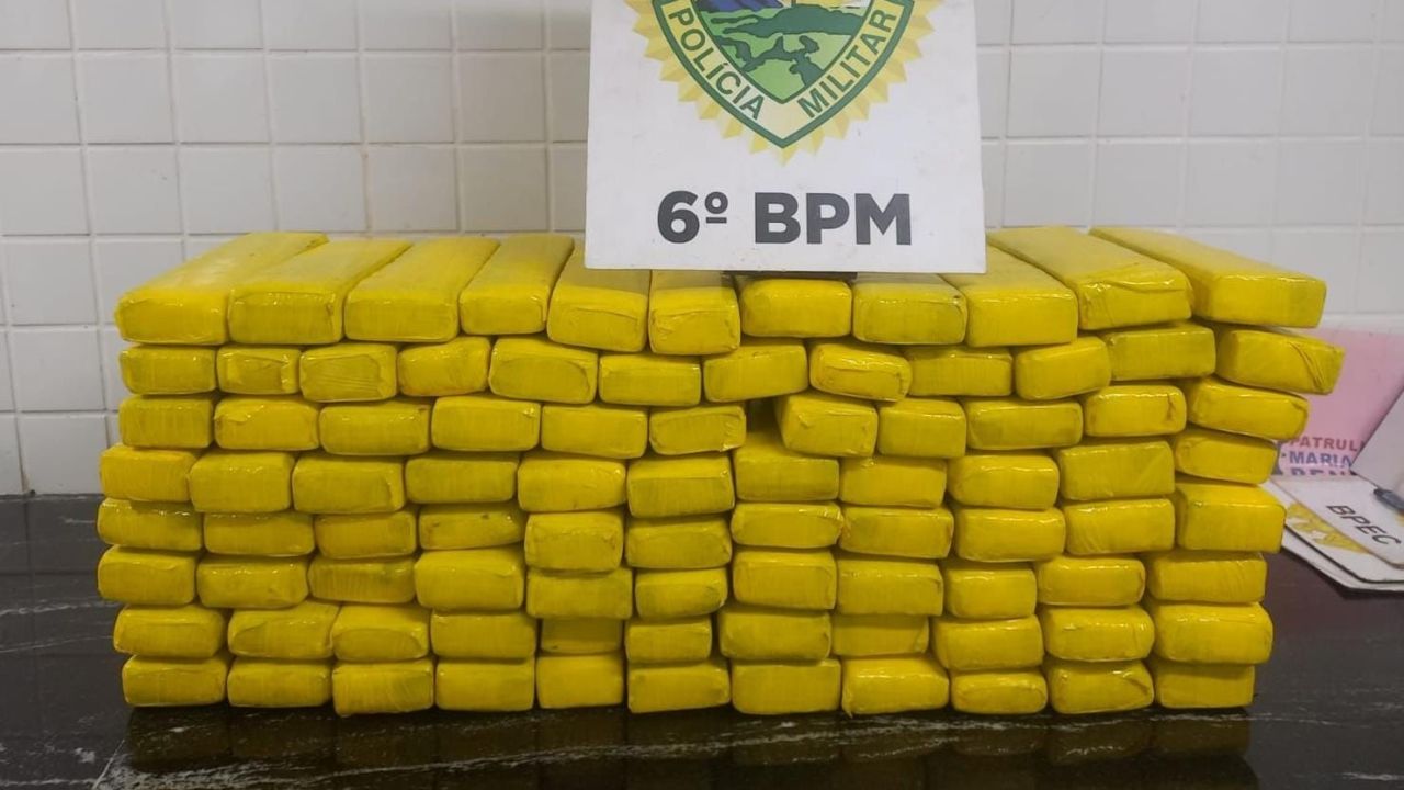 Adolescente é flagrada com mala recheada com 50kg de maconha no bairro Pioneiros Catarinenses, em Cascavel