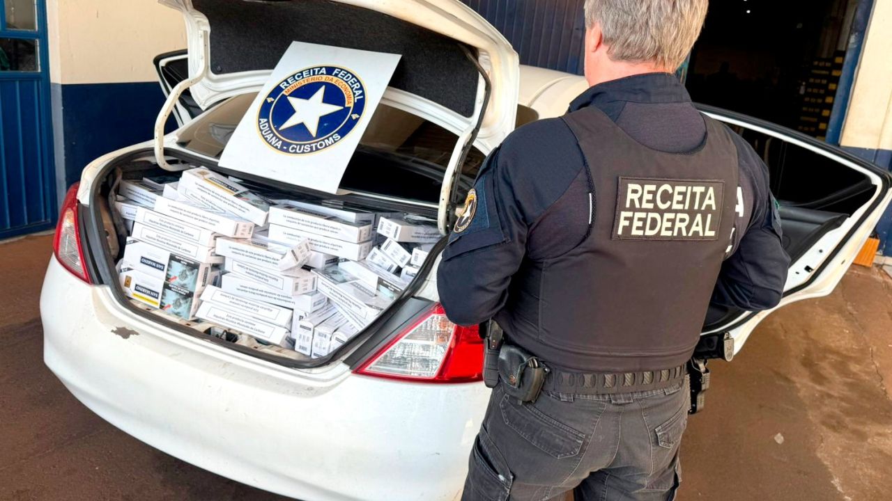 Receita Federal intercepta carga milionária de cigarros na BR-277 em Cascavel