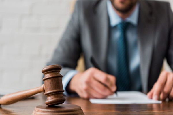 Mulher cai em golpe e transfere dinheiro achando que pagava advogado em Anahy