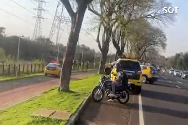 Imagem referente a notícia: Três assaltantes morrem em confronto após perseguição cinematográfica em Foz do Iguaçu