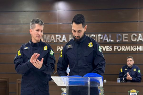 Imagem referente a notícia: Troca de comando na PRF em Cascavel marca homenagens emocionantes e reforça compromisso com a segurança